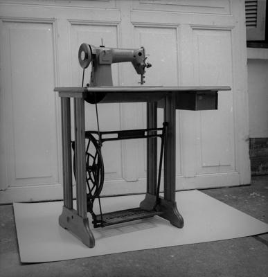 Campanha publicitária da agência J. Walter Thompson para máquina de costura Singer