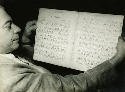 Almirante com partitura