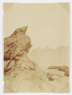 Rochas na praia de Ipanema