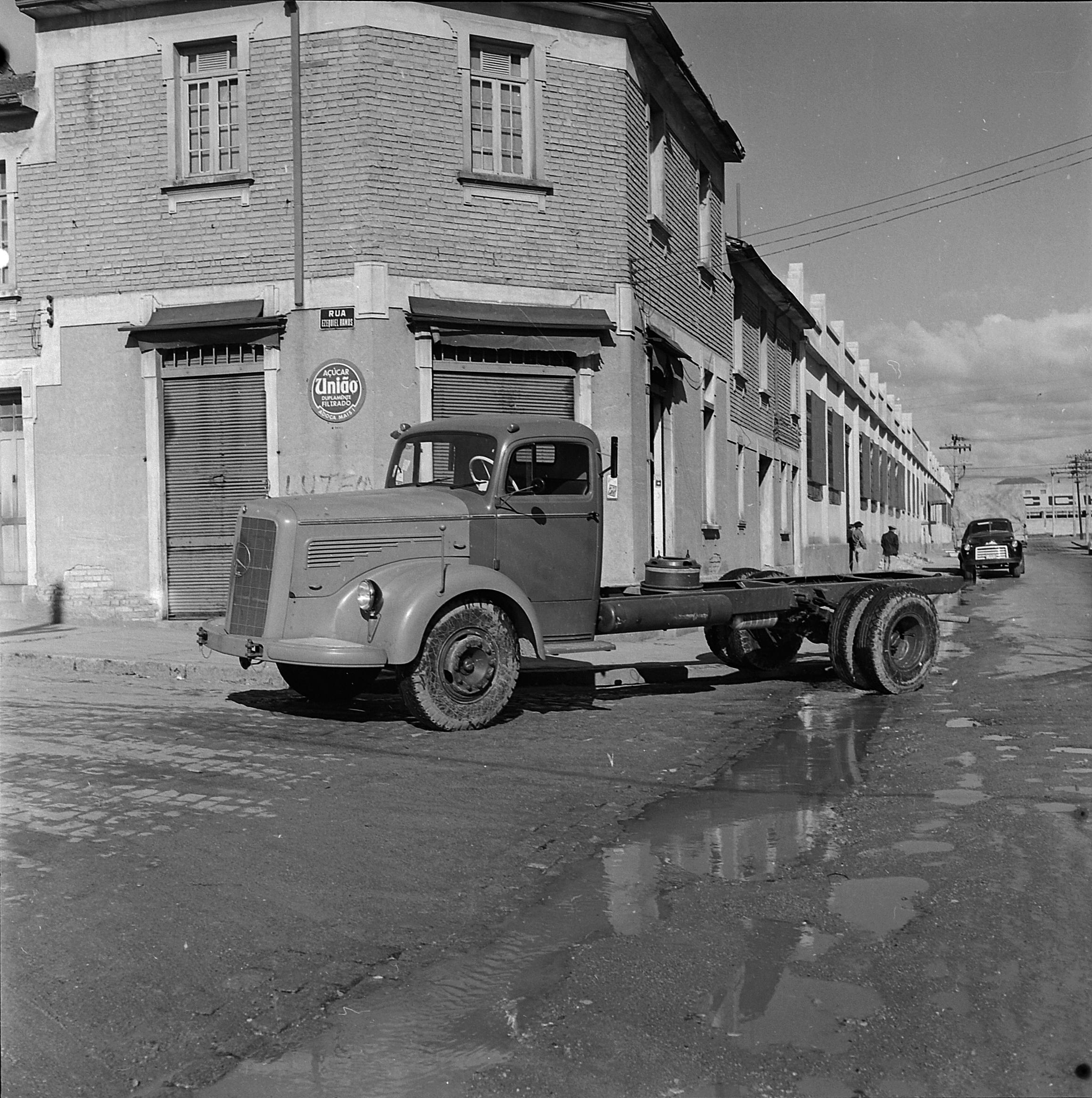 Caminhão Mercedes Benz
