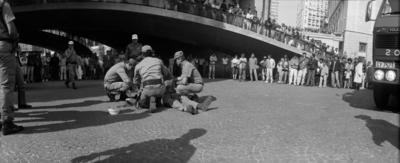Cena de suicídio debaixo do viaduto do Chá