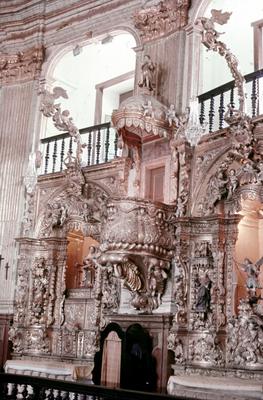 Igreja Matriz de Nossa Senhora do Pilar - talha lateral da nave com o púlpito