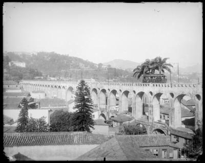 Aqueduto da Carioca (Arcos da Lapa); a partir da atual Avenida República do Paraguai