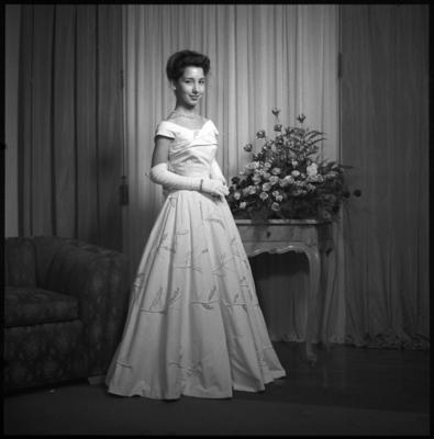 Sarita Durão com vestido de baile