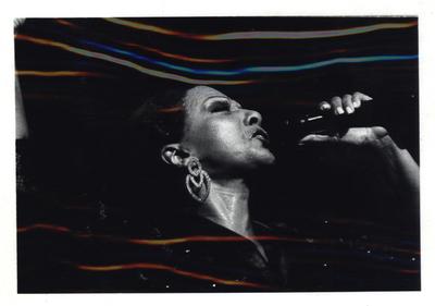 Elizeth Cardoso ao microfone