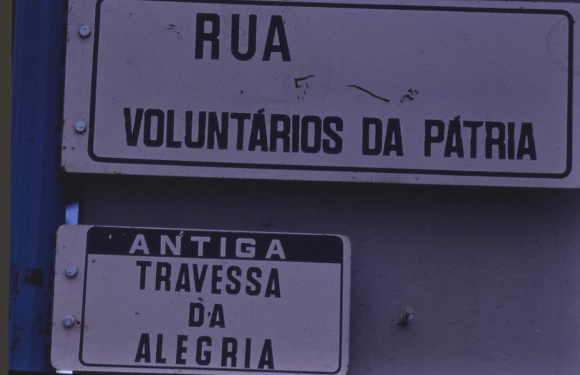 Flagrante de rua - placas, letreiros e cartazes
