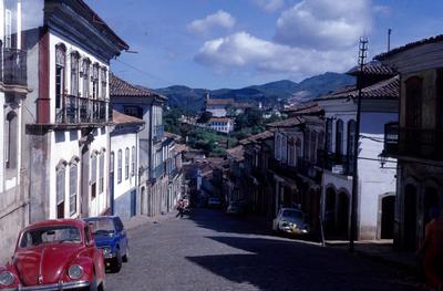 Aspecto de rua - casas e sobrados