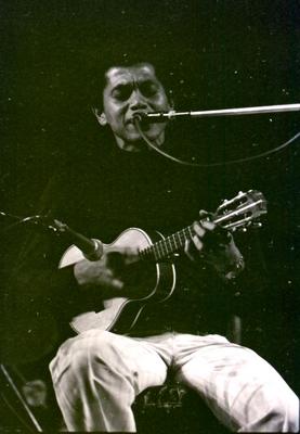 Paulinho da Viola com o cavaquinho