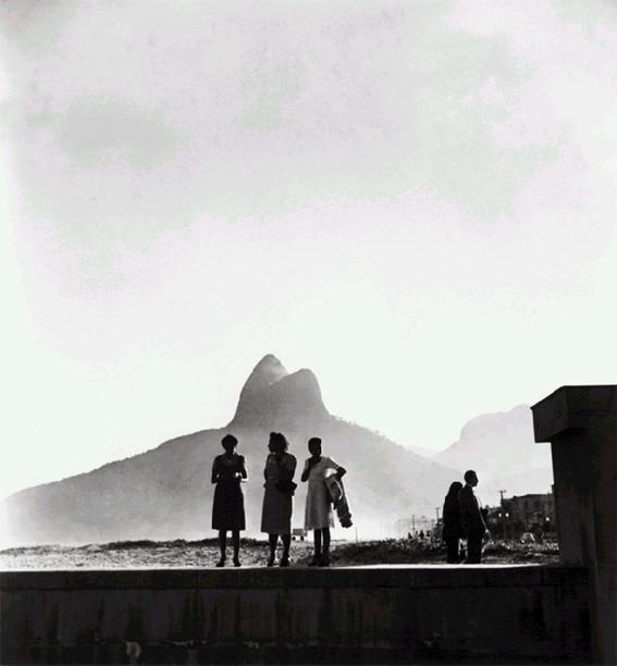 Vista do Jardim de Alá, com o morro Dois Irmãos ao fundo