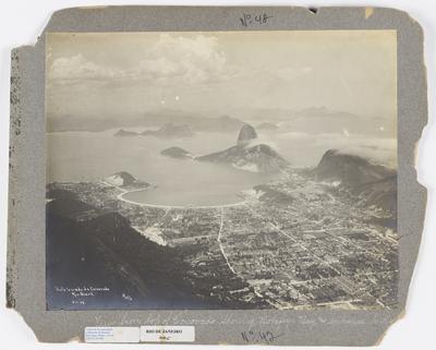 Botafogo e entrada da baía de Guanabara, ao fundo, o Pão de Açucar
