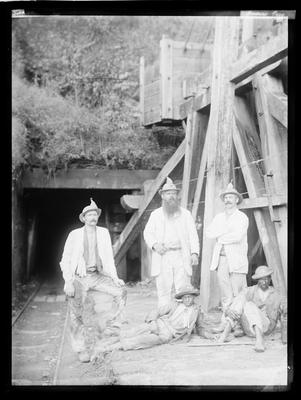 Mineiros na mina Pary