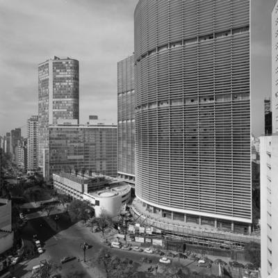 Edifício Copan, projeto de Oscar Niemeyer, e Edifício Itália, o mais alto ao fundo.