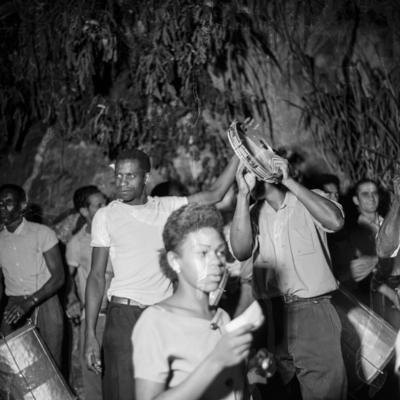Integrantes da bateria no ensaio da Unidos do Cabuçu