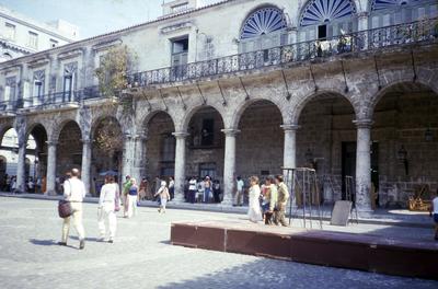 Palacio de Lombillo e Casa del Marques de Arcos (à direita)