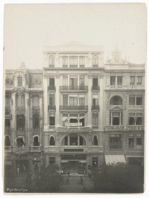 Comércio na Avenida Central, atual Rio Branco, com destaque para o Bazar de Stamboul
