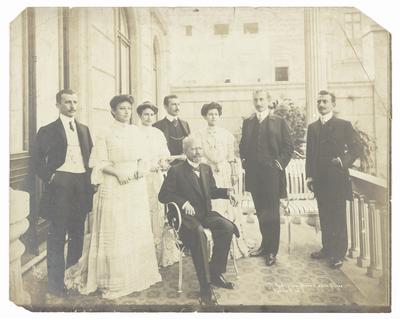 Presidente Francisco de Paula Rodrigues Alves com seus filhos, filhas e genro