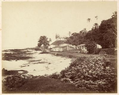Praia vizinha do Porto da Barra