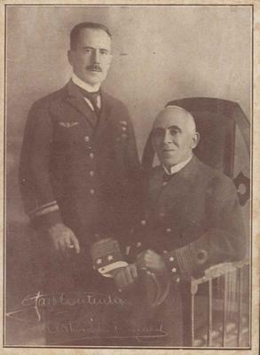 Sacadura Cabral e Gago Coutinho (sentado)