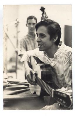 Edu Lobo com o violão