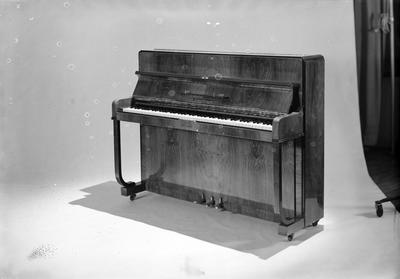 Campanha publicitária da agência Nascimento - piano