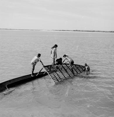 Embarcações de indígenas do povo Karajá