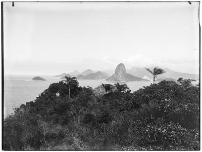 Entrada da Baía de Guanabara, ao fundo o Pão de Açúcar