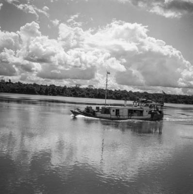 Embarcação na Ilha do Bananal