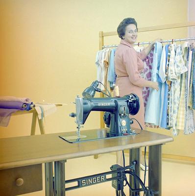 Campanha publicitária da agência J. Walter Thompson para máquina de costura Singer