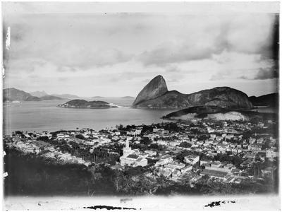Flamengo, tendo em vista o Largo do Machado, Igreja Nossa Senhora da Glória e ao fundo o Pão de Açúcar