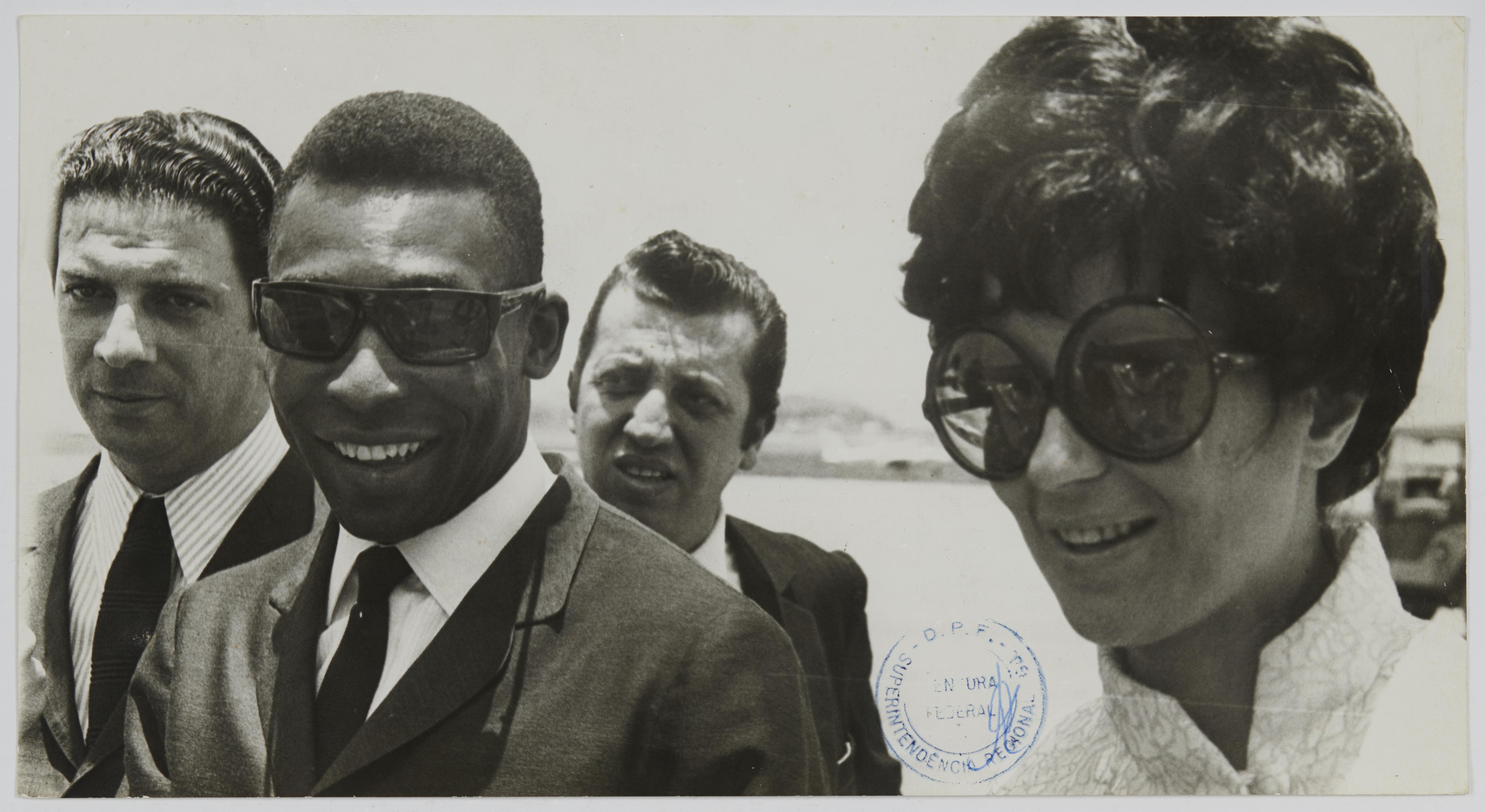 Pelé (usando óculos escuro) e Rose (à direita)