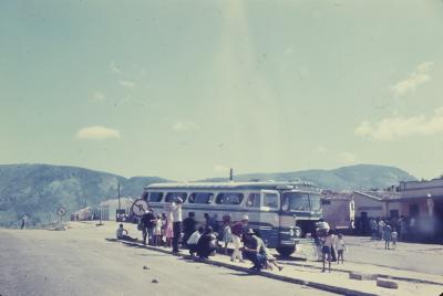 Ônibus na rodovia Rio-Bahia (BR-116)