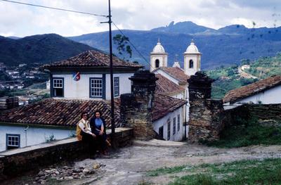 Casas laterais à Igreja de São Francisco de Assis e Igreja das Mercês