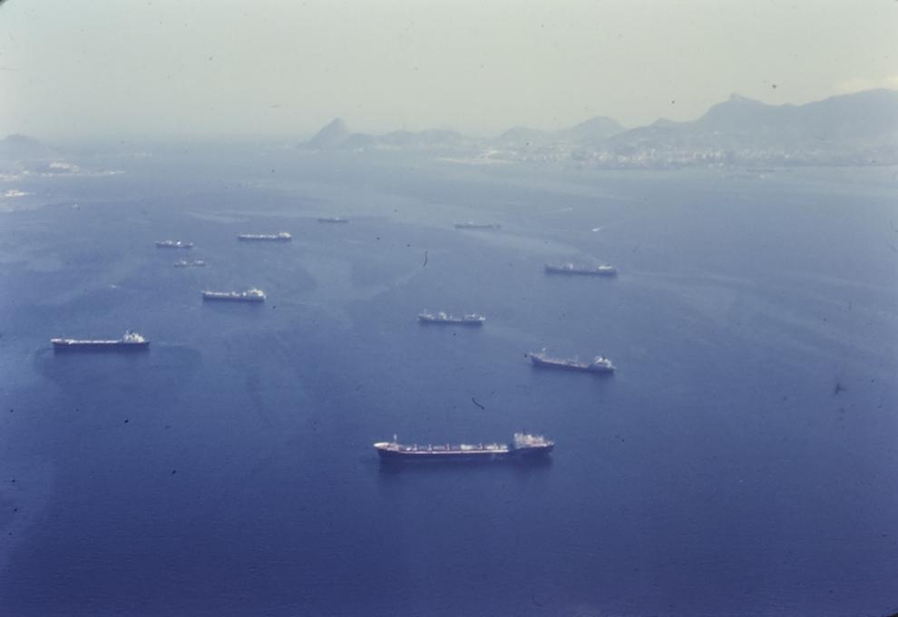 Vista Aérea Petroleiros na Baía de Guanabara