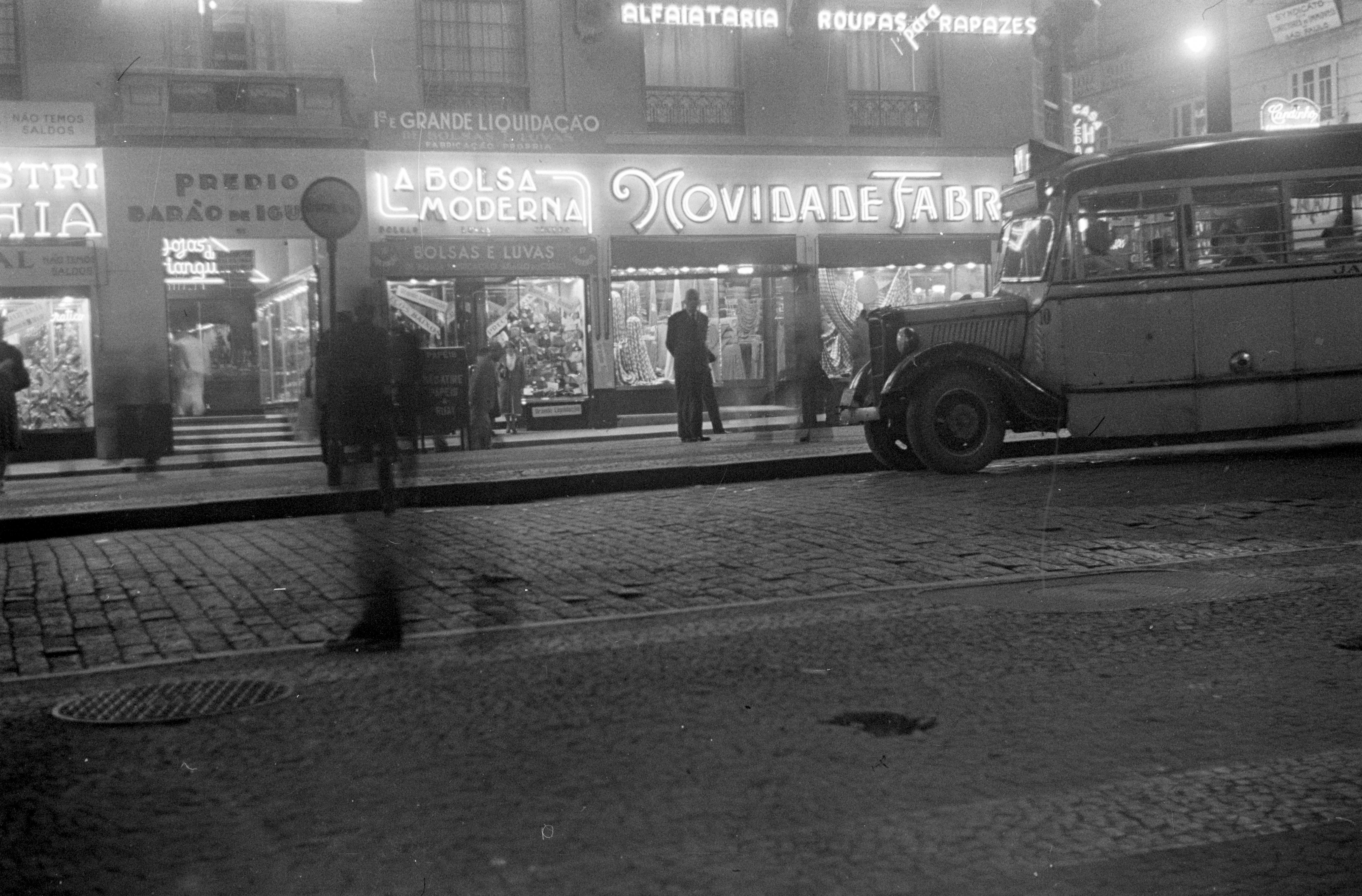 Lojas de departamento iluminadas