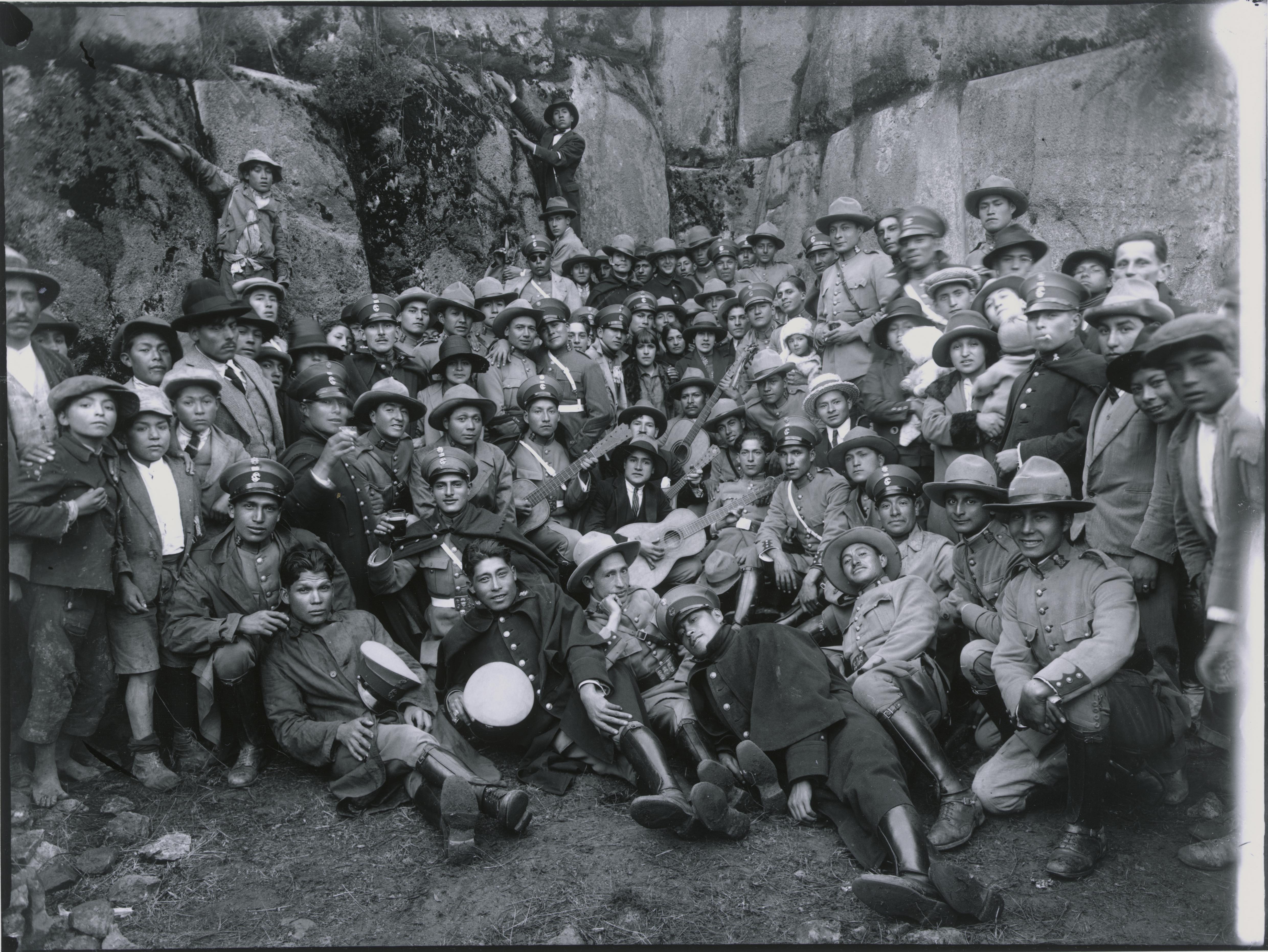 Guardas civis em Saqsaywaman