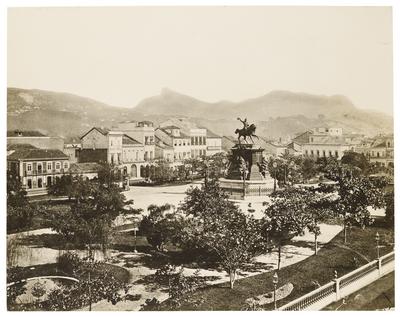 Praça Tiradentes; destaque para a estátua equestre de D. Pedro I