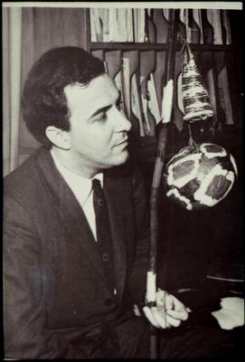 João Gilberto com berimbau