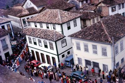 Vista da cidade e procissão do Divino