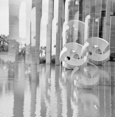 "O Meteoro", escultura de Bruno Giorgi, no Palácio dos Arcos ou Palácio Itamaraty