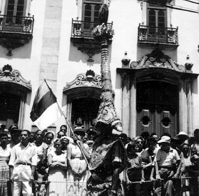 Carnaval de rua em frente à Igreja Matriz do Santíssimo Sacramento de Santo Antônio