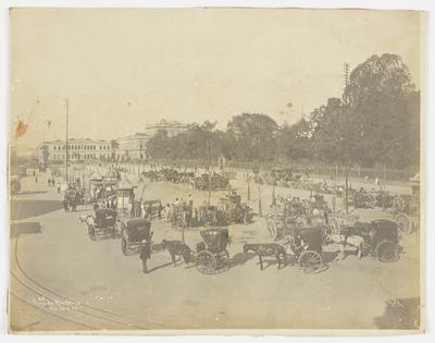 Praça da República; ao fundo, o palácio da Prefeitura