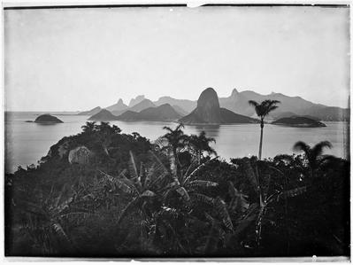 Entrada da Baía de Guanabara vista a partir de Niterói., ao fundo o Pão de Açúcar
