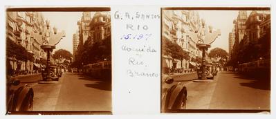 Avenida Rio Branco; destaque para as luminárias