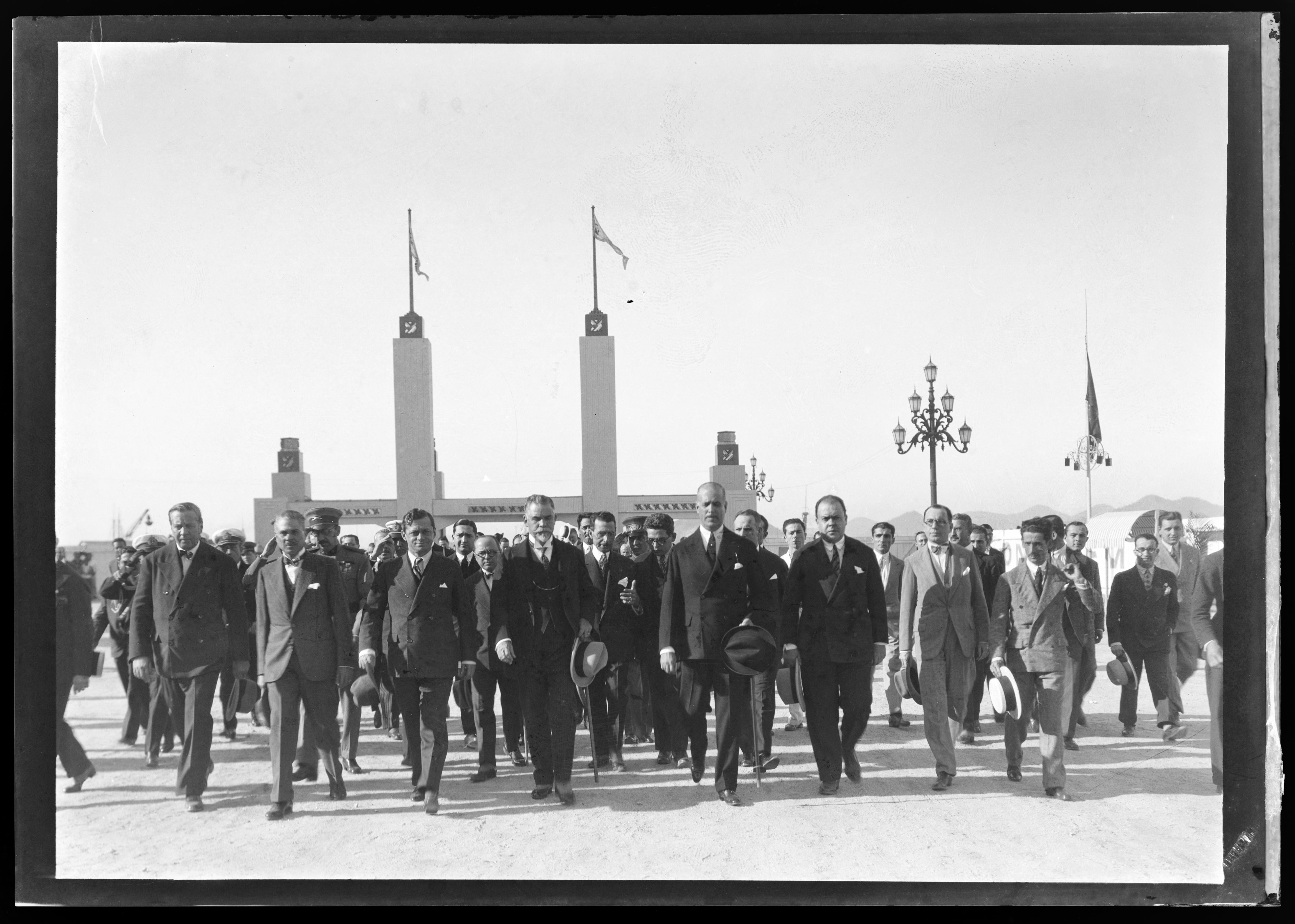 Washington Luís e Antônio Prado Jr. na Feira de Amostras