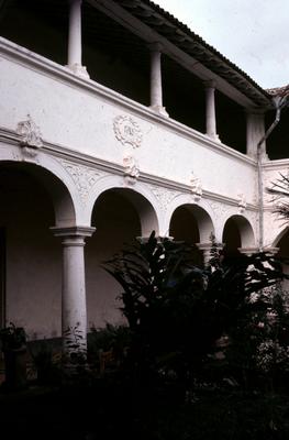 Convento Franciscano de Santa Maria Madalena - claustro, atual Museu de Arte Sacra