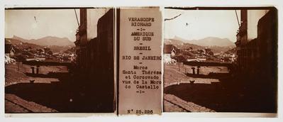 Morro do Castelo; ao fundo, Santa Teresa e o Morro do Corcovado