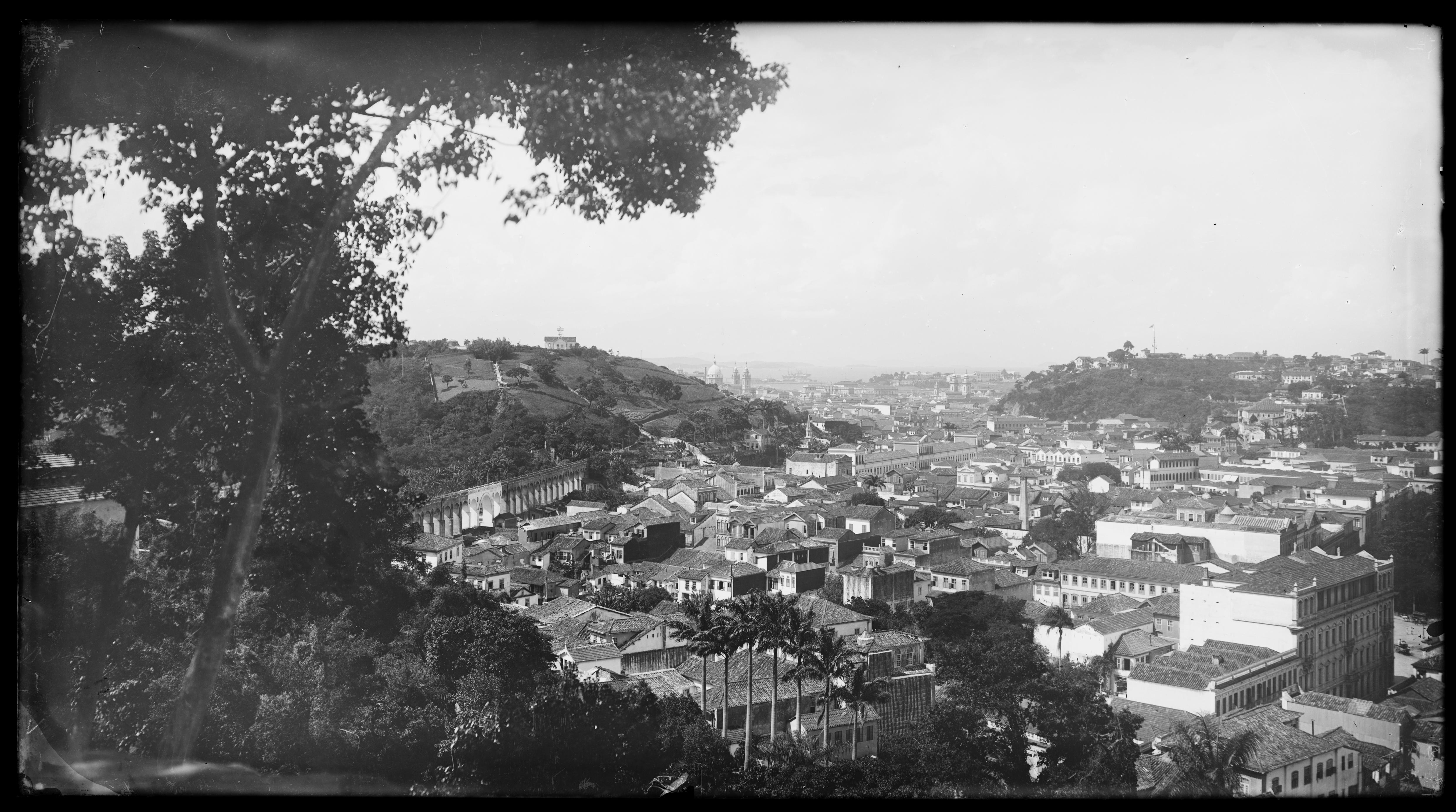 Vista da Candelária e Arcos da Lapa a partir de Santa Teresa