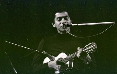 Paulinho da Viola com o cavaquinho