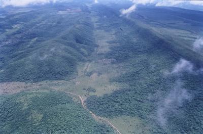 Vista aérea de montanhas