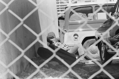 Descanso atrás da grade